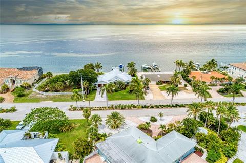 673 Key Royale Dr, Holmes Beach, FL 34217 photo 1