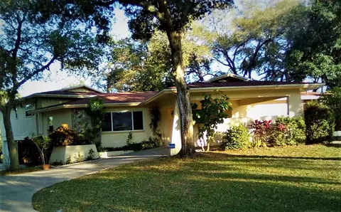 2255 Kent Dr, Largo, FL 33774 photo 1