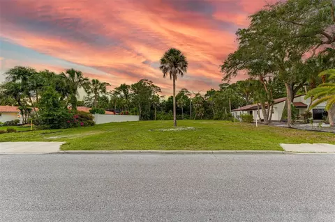 359 N Shore Dr, Sarasota, FL 34234