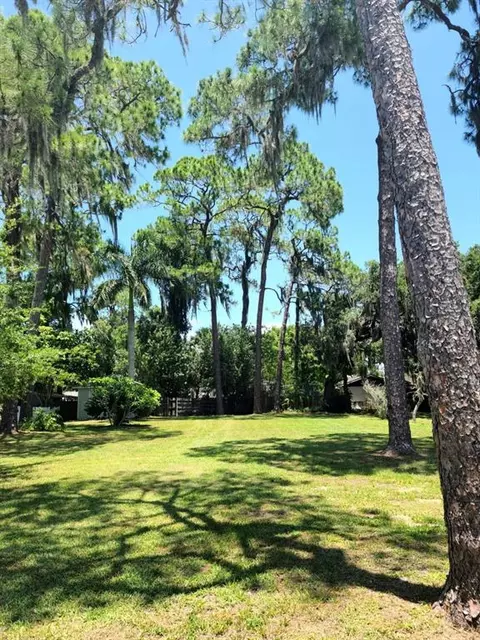 205 W College Ave, Ruskin, FL 33570