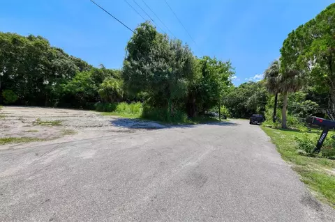 3556 Carmichael Ave, Sarasota, FL 34234