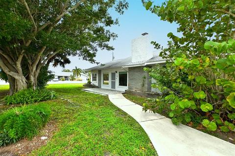 1108 Harbor Dr S, Venice, FL 34285 photo 1