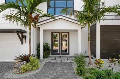 6509 Gulf Dr, Holmes Beach, FL 34217