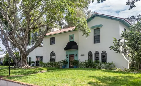 7207 Broughton St, Sarasota, FL 34243