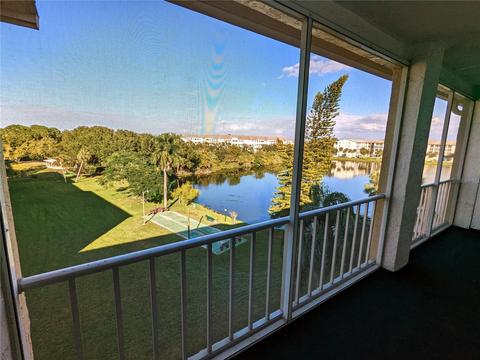 3655 Lake Bayshore Dr #J-504, Bradenton, FL 34205