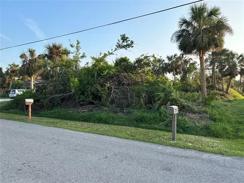 Colonade Lane, North Port, FL 34286