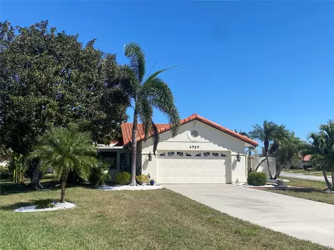 4989 Clubview Ct E, Bradenton, FL 34203