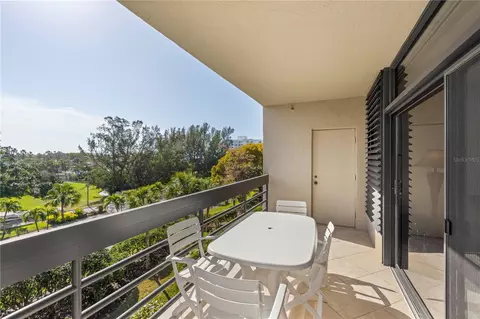 1085 Gulf Of Mexico Dr #305, Longboat Key, FL 34228