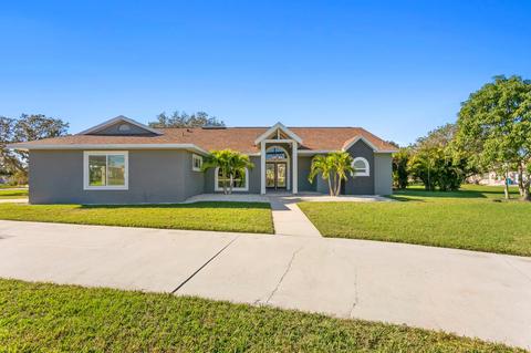 6187 9th Avenue Cir NE, Bradenton, FL 34212