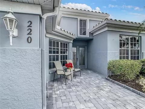 220 Vestavia Dr, Venice, FL 34292