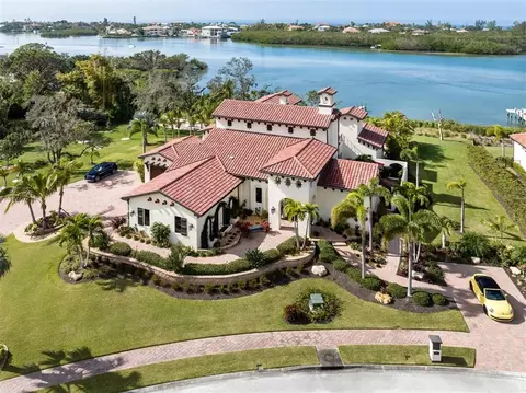 4925 Topsail Dr, Nokomis, FL 34275