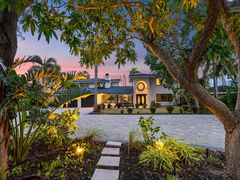 746 Siesta Dr, Sarasota, FL 34242