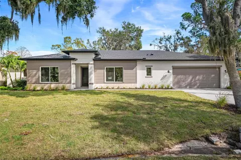 725 Westlake Cir, Sarasota, FL 34232