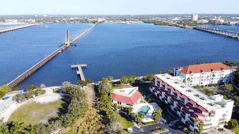 204 3rd St W #202, Bradenton, FL 34205