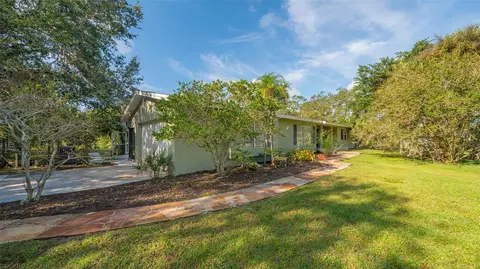 2912 E Forest Lake Dr, Sarasota, FL 34232