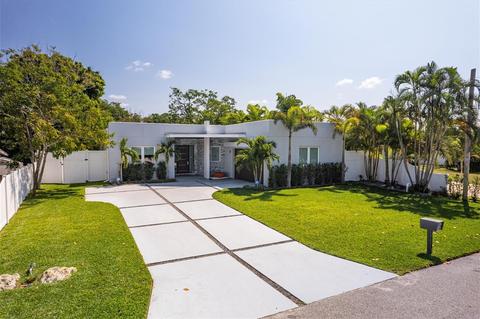 2711 Blossom Dr, Sarasota, FL 34239