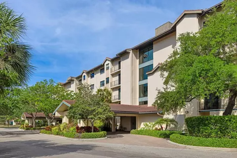 5400 Eagles Point Cir #304, Sarasota, FL 34231