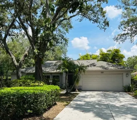 4720 Hamlets Grove Dr, Sarasota, FL 34235