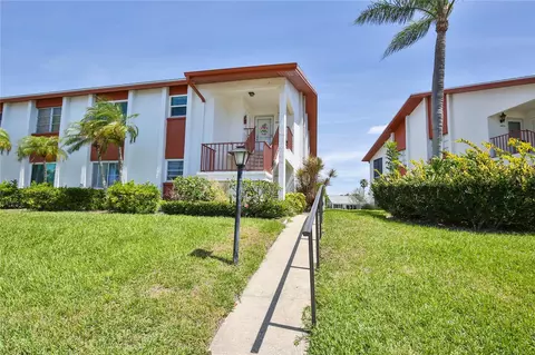 4867 Independence Dr, Bradenton, FL 34210
