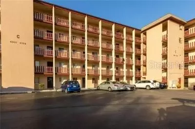 4049 Lake Bayshore Dr #209, Bradenton, FL 34205