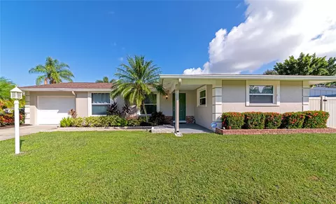913 Danny Dr, Sarasota, FL 34243