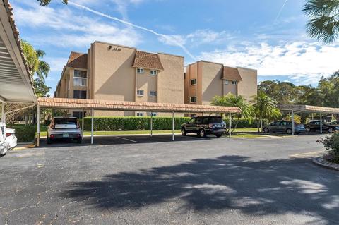 1310 Glen Oaks Dr E #386, Sarasota, FL 34232