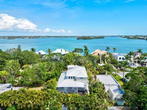 4193 Roberts Point Cir, Sarasota, FL 34242