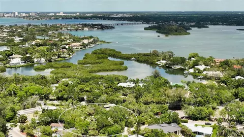 651 Mangrove Point Rd, Sarasota, FL 34242