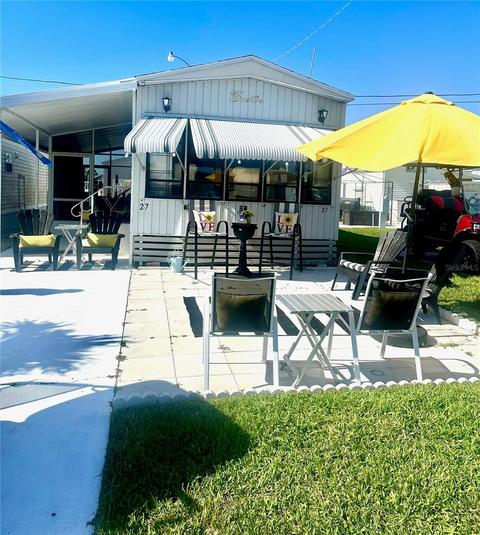 27 Montego Dr, Palmetto, FL 34221