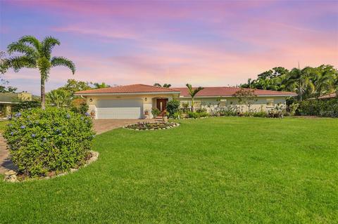 8053 Estates Dr, Sarasota, FL 34243