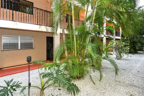 3700 S Osprey Ave #215, Sarasota, FL 34239