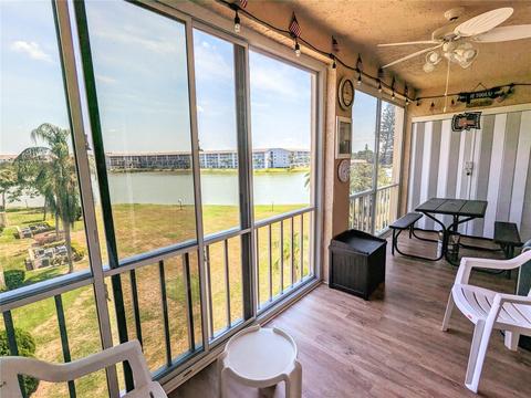 3939 Lake Bayshore Dr #F-402, Bradenton, FL 34205
