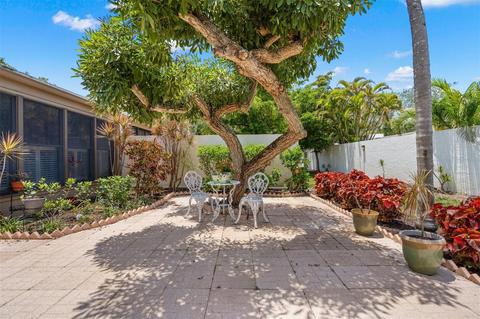 754 Oakview Dr, Bradenton, FL 34210