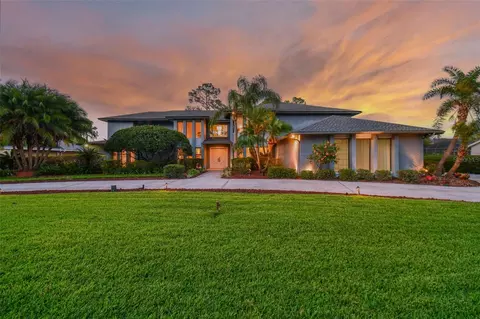 2108 N Golfview Dr, Plant City, FL 33566