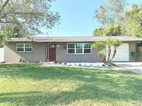 3070 Lake Ridge Dr, Sarasota, FL 34237