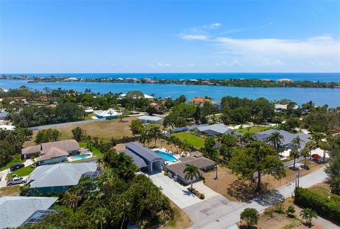 315 Montana Ave, Nokomis, FL 34275