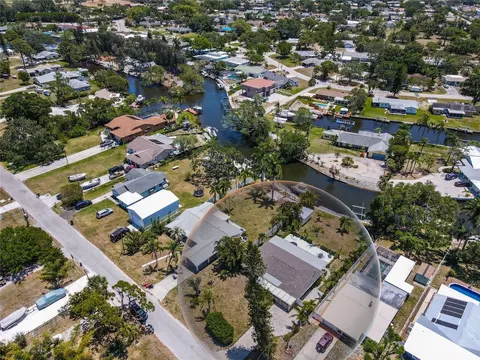 916 69th Ave W, Bradenton, FL 34207