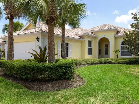 5850 Benevento Dr, Sarasota, FL 34238