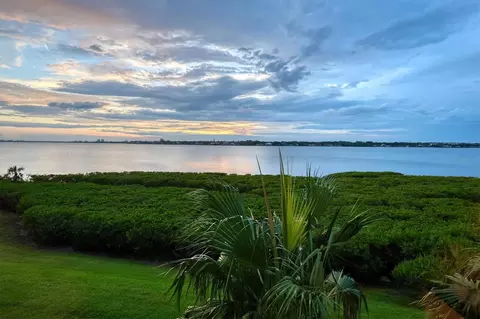 1020 Tidewater Shores Loop #204, Bradenton, FL 34208