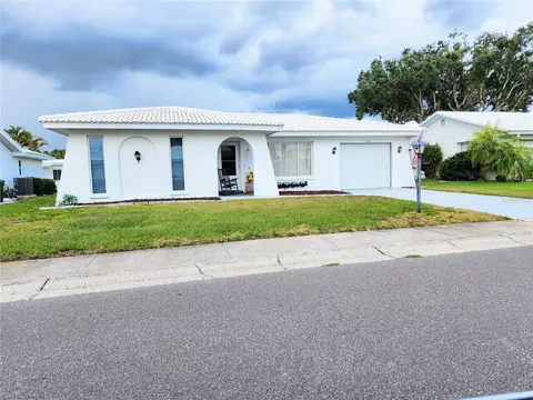 3906 Chinaberry Rd, Bradenton, FL 34208