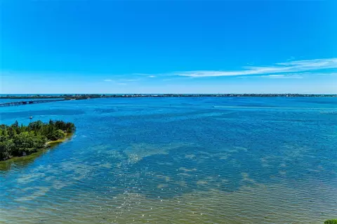 380 Aruba Cir #302, Bradenton, FL 34209