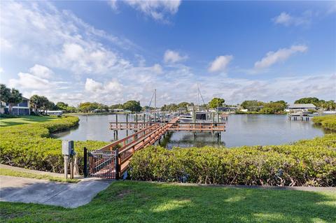 634 Yardarm Dr, Apollo Beach, FL 33572