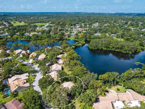 4888 Tivoli Ave, Sarasota, FL 34235