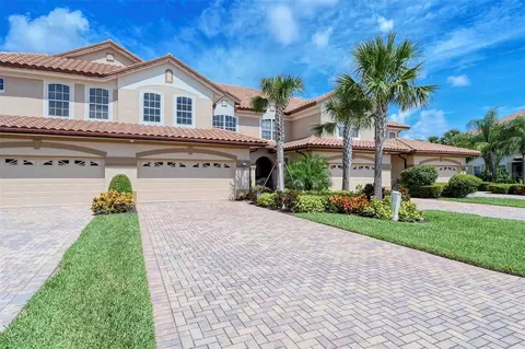 8462 Miramar Way, Lakewood Ranch, FL 34202