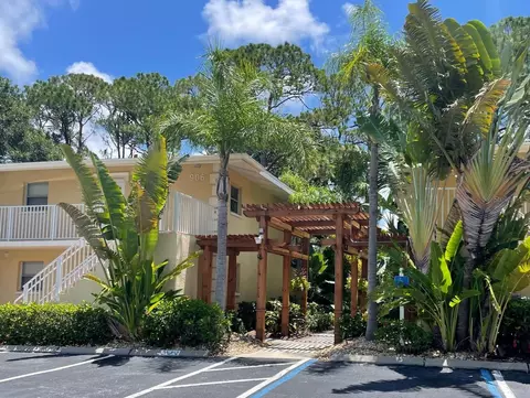 948 La Costa Cir #5, Sarasota, FL 34237