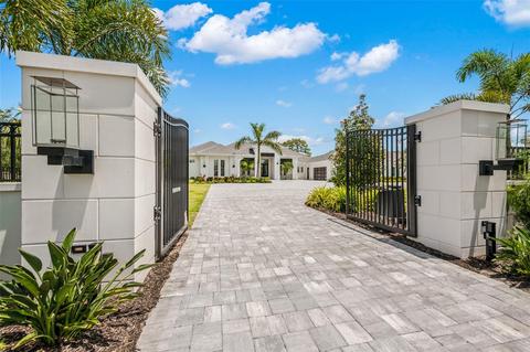 8423 Lindrick Ln, Bradenton, FL 34202