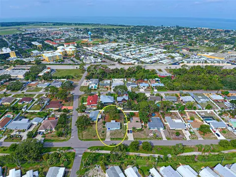 748 Golf Dr, Venice, FL 34285