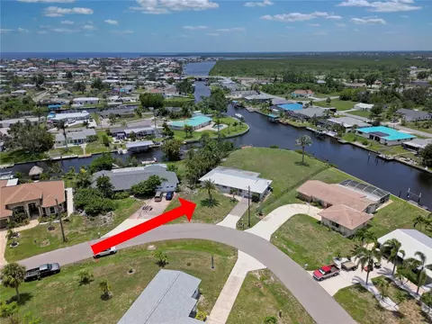 161 Easton Dr NW, Port Charlotte, FL 33952