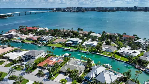 469 E Royal Flamingo Dr, Sarasota, FL 34236