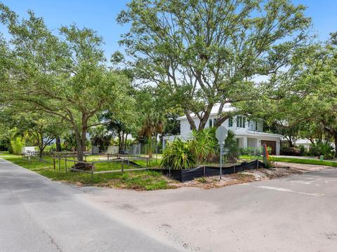1423 S Shade Ave, Sarasota, FL 34239